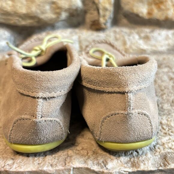 MINNETONKA 326x Beige/Tan Suede Nubuck Moccasins Neon Yellow Tie Soles W’s 8 - Picture 5 of 8